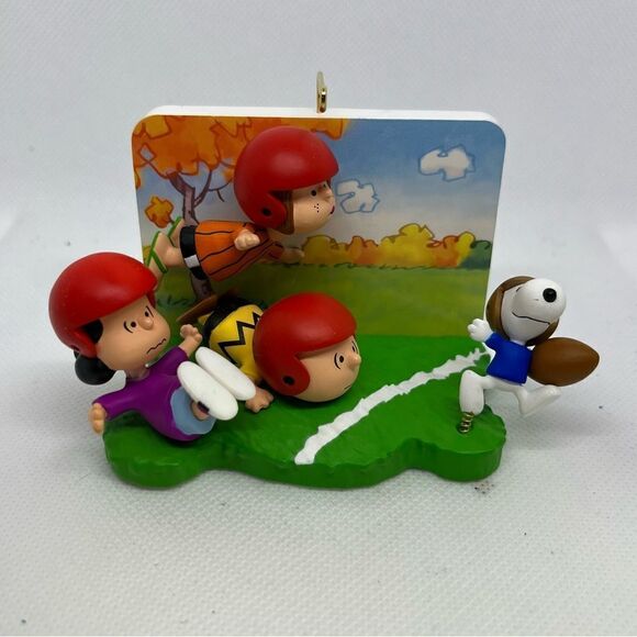 Hallmark‎ Keepsake Touchdown Snoopy Christmas Tree Ornament Peanuts Gang 2005 - Picture 2 of 6